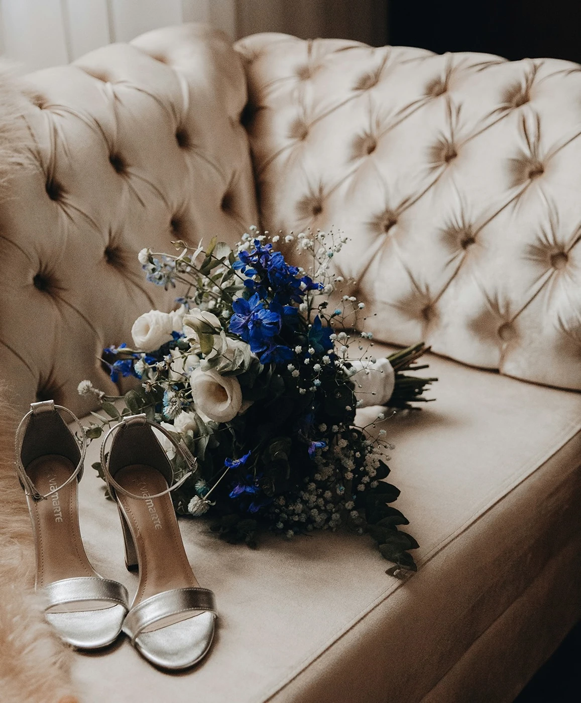 The “It Girl” Wedding luxury wedding couch